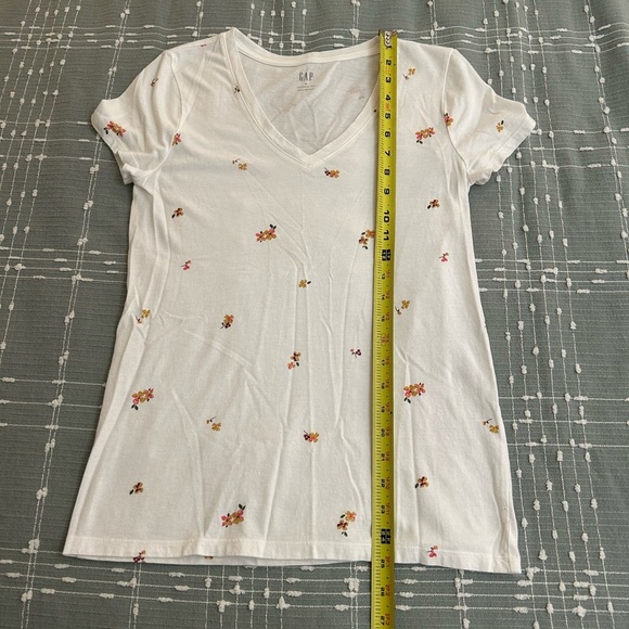 GAP Women's White Floral V-Neck Top size S - Picture 4 of 6
